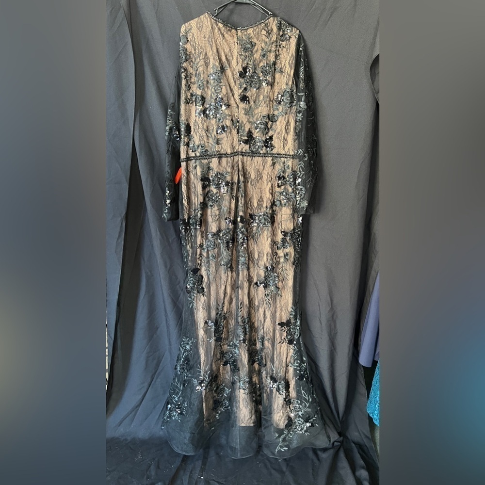 Mac Duggal 79351 NWT Embellished Long Sleeve Plunge Neck Trumpet Gown - Picture 6 of 9